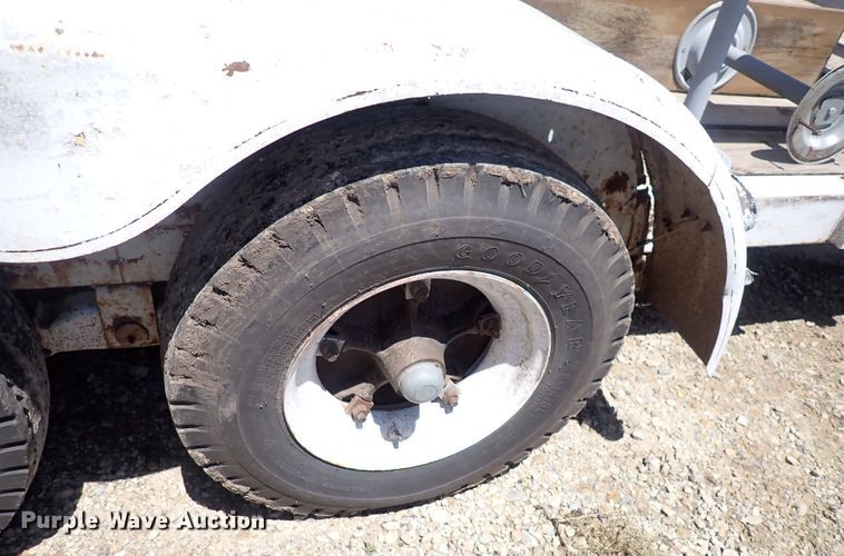 image for item DS7091 1983 Diamond C CHT  utility trailer