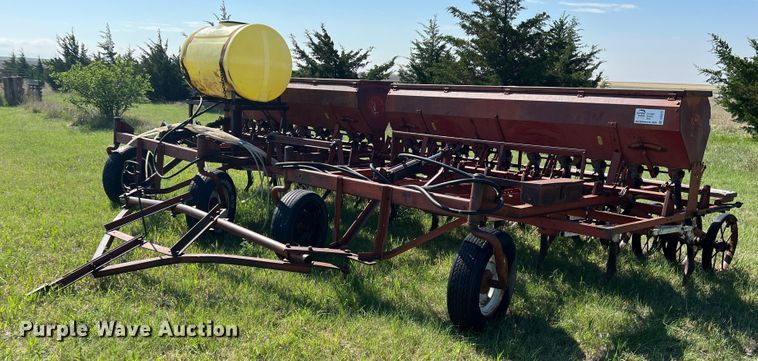 image for item DS8272 Hoe grain drill