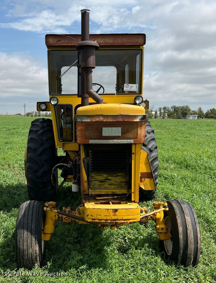 image for item DS8291 Minneapolis-Moline G1000 Vista  tractor