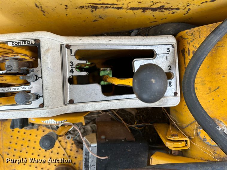 image for item DS8291 Minneapolis-Moline G1000 Vista  tractor