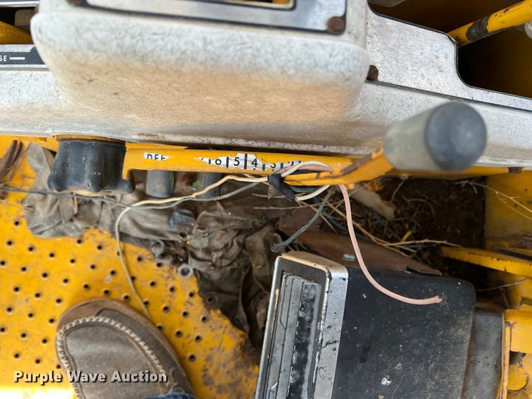 image for item DS8291 Minneapolis-Moline G1000 Vista  tractor