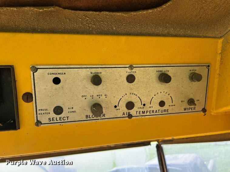 image for item DS8291 Minneapolis-Moline G1000 Vista  tractor