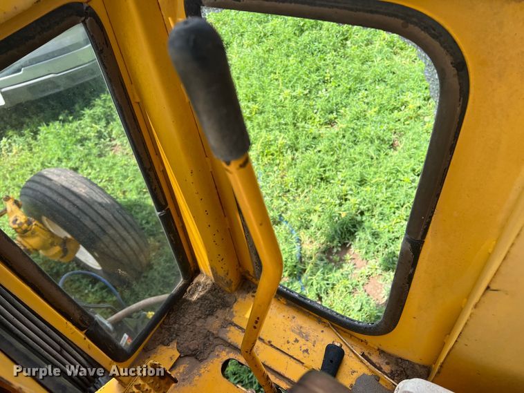 image for item DS8291 Minneapolis-Moline G1000 Vista  tractor