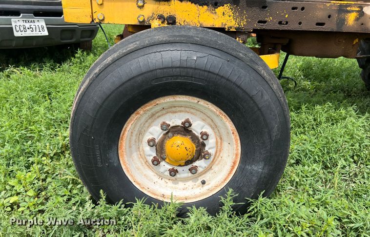 image for item DS8291 Minneapolis-Moline G1000 Vista  tractor