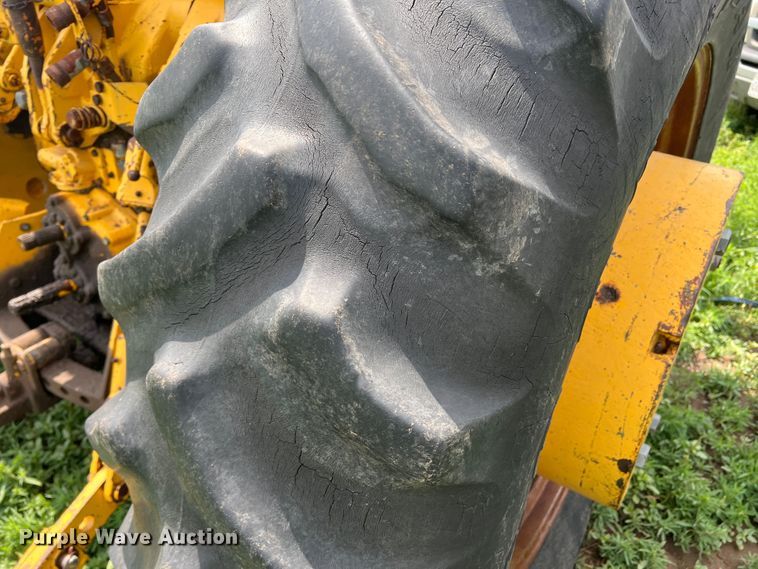 image for item DS8291 Minneapolis-Moline G1000 Vista  tractor