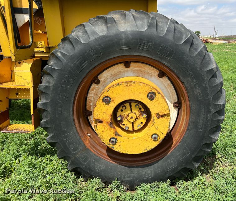 image for item DS8291 Minneapolis-Moline G1000 Vista  tractor