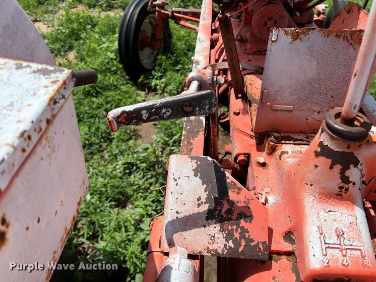 image for item DS8294 Allis-Chalmers  tractor