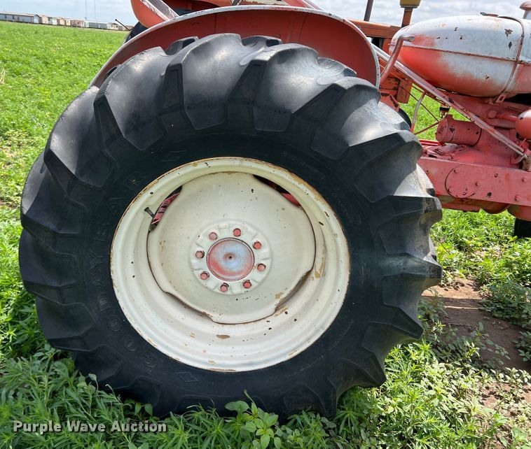 image for item DS8294 Allis-Chalmers  tractor