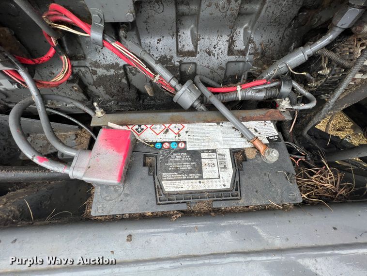 image for item HL9056 2008 Massey Ferguson 9635  windrower