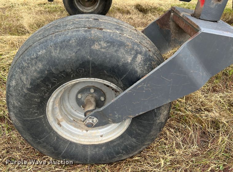 image for item HL9056 2008 Massey Ferguson 9635  windrower