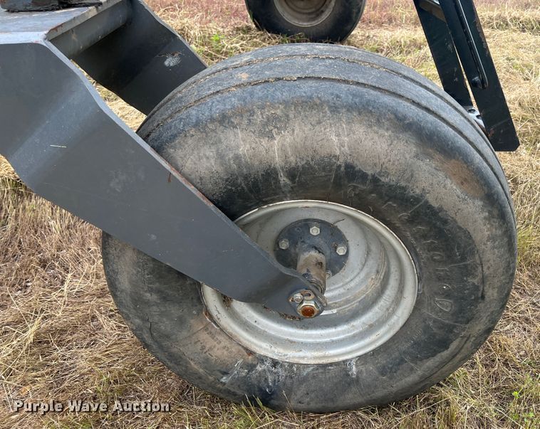 image for item HL9056 2008 Massey Ferguson 9635  windrower