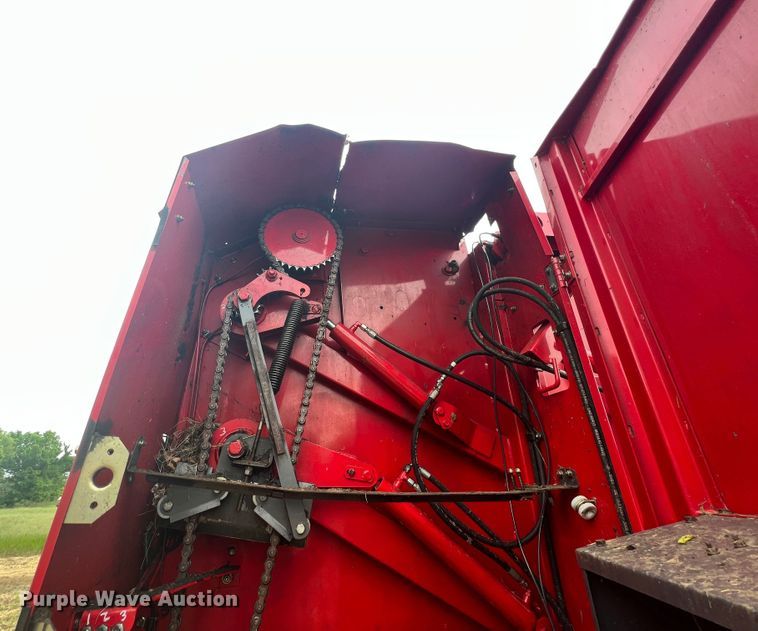 image for item HL9058 2011 Massey Ferguson 2856A  round baler