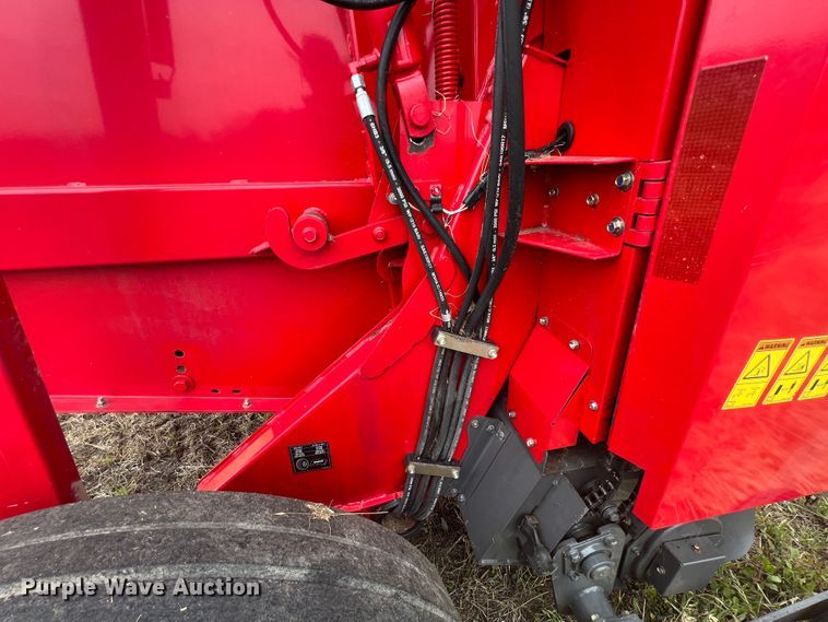 image for item HL9058 2011 Massey Ferguson 2856A  round baler