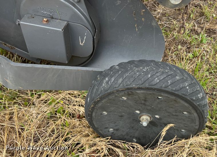 image for item HL9058 2011 Massey Ferguson 2856A  round baler