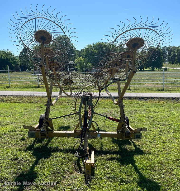 image for item HL9104 2002 Vermeer WR22  hay rake