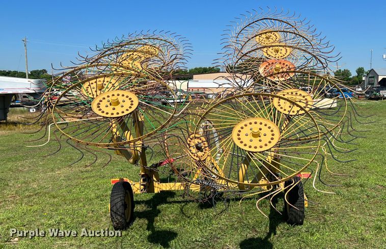 image for item HL9104 2002 Vermeer WR22  hay rake