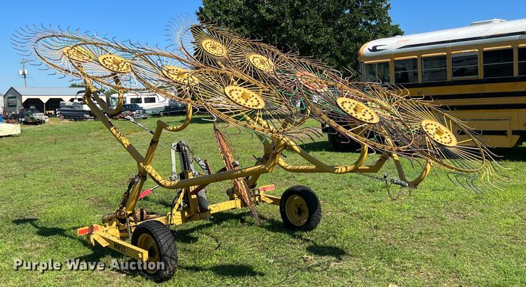 image for item HL9104 2002 Vermeer WR22  hay rake