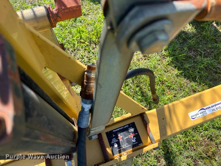 image for item HL9104 2002 Vermeer WR22  hay rake