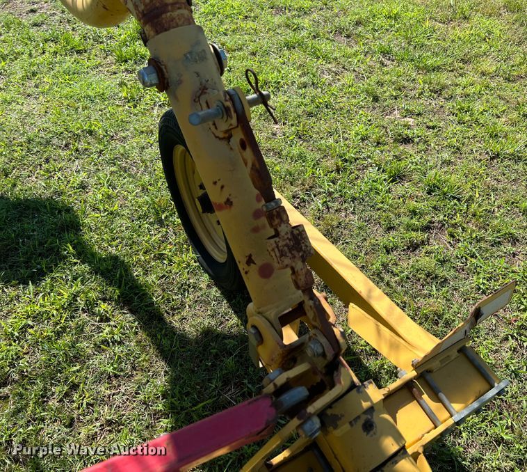 image for item HL9104 2002 Vermeer WR22  hay rake