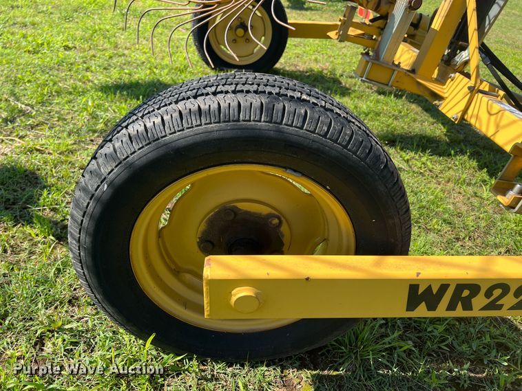 image for item HL9104 2002 Vermeer WR22  hay rake