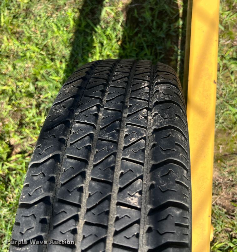 image for item HL9104 2002 Vermeer WR22  hay rake