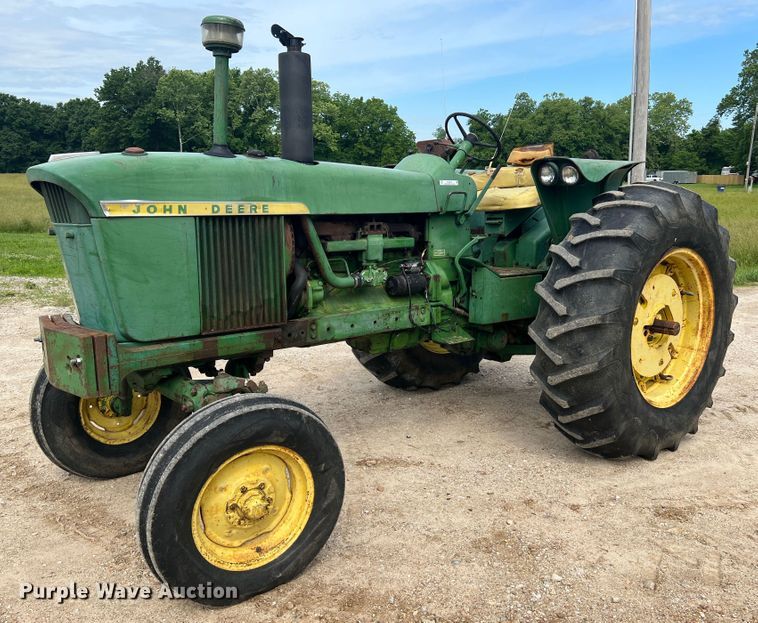 image for item KC9915 John Deere 4010  tractor