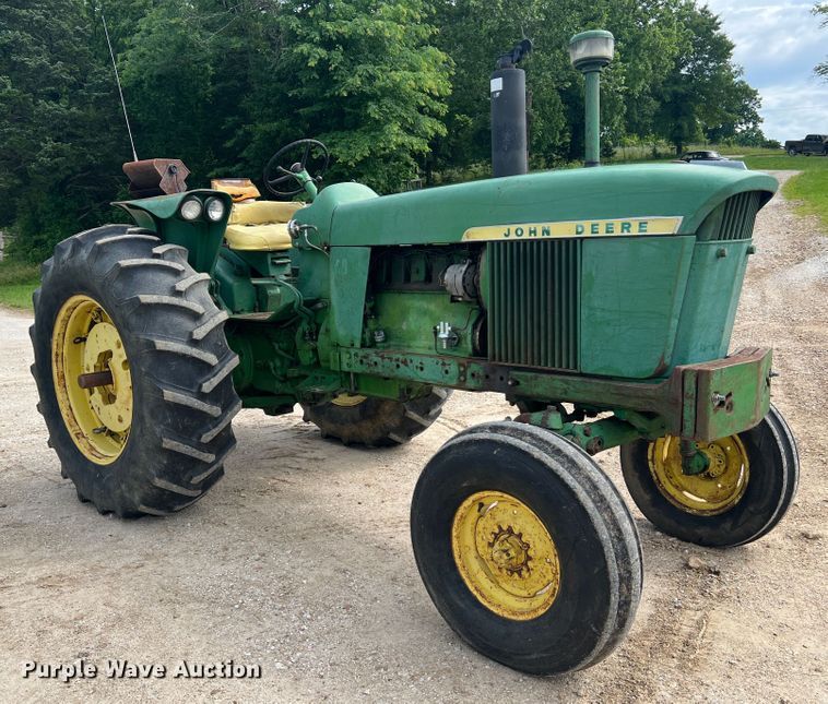 image for item KC9915 John Deere 4010  tractor