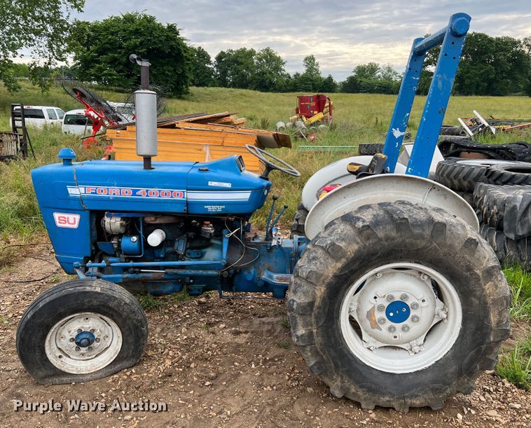 image for item KC9917 Ford 4000 SU  tractor