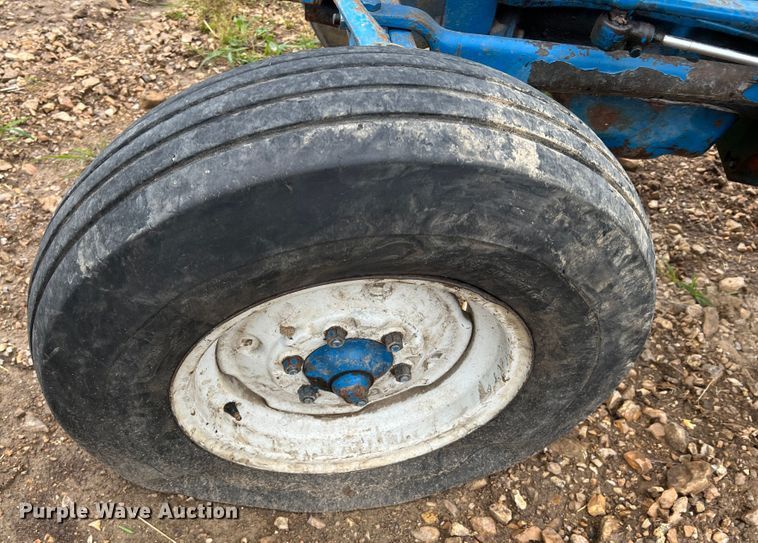 image for item KC9917 Ford 4000 SU  tractor