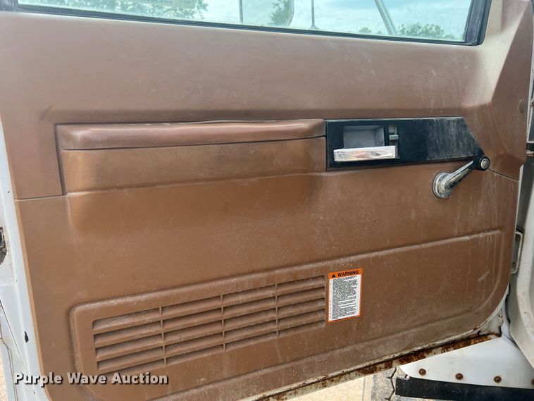 image for item KC9918 1993 GMC TopKick  applicator truck