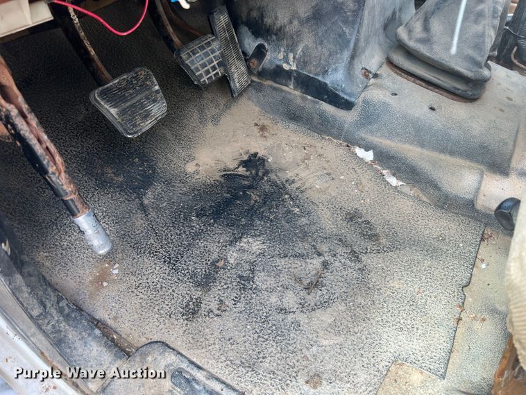 image for item KC9918 1993 GMC TopKick  applicator truck