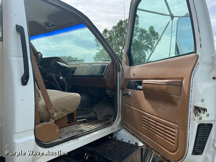 image for item KC9918 1993 GMC TopKick  applicator truck