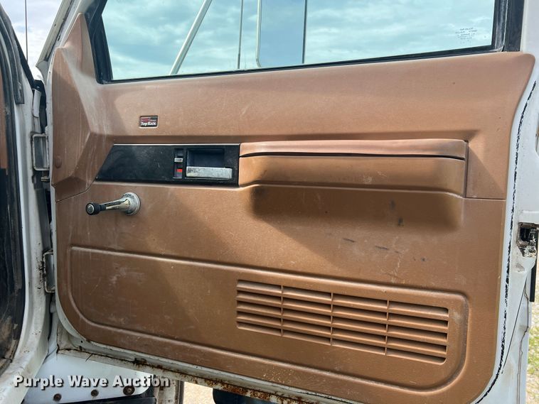 image for item KC9918 1993 GMC TopKick  applicator truck