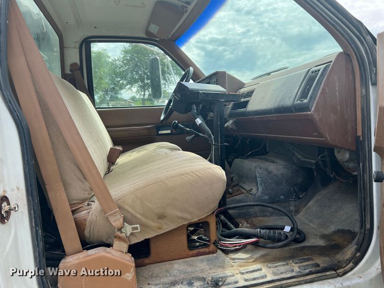 image for item KC9918 1993 GMC TopKick  applicator truck