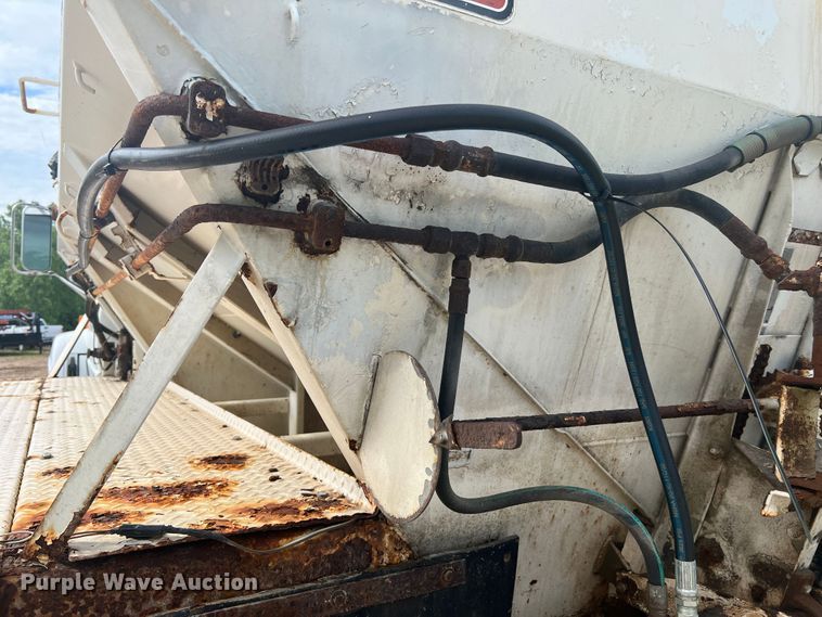 image for item KC9918 1993 GMC TopKick  applicator truck