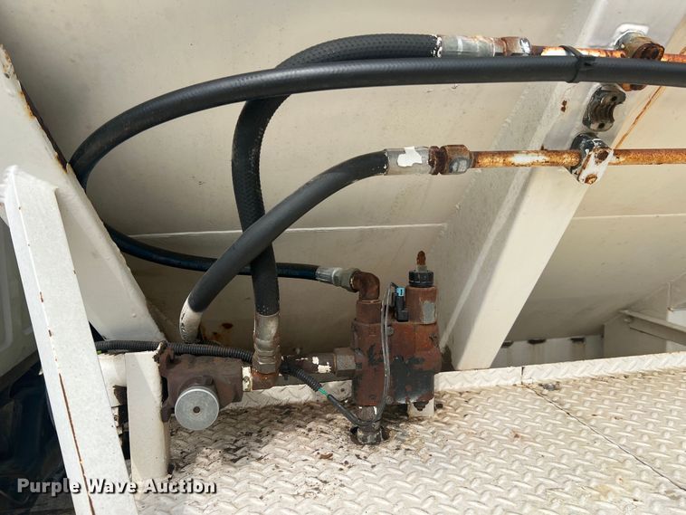 image for item KC9918 1993 GMC TopKick  applicator truck