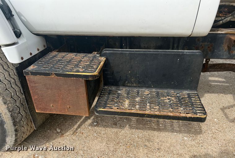 image for item KC9918 1993 GMC TopKick  applicator truck