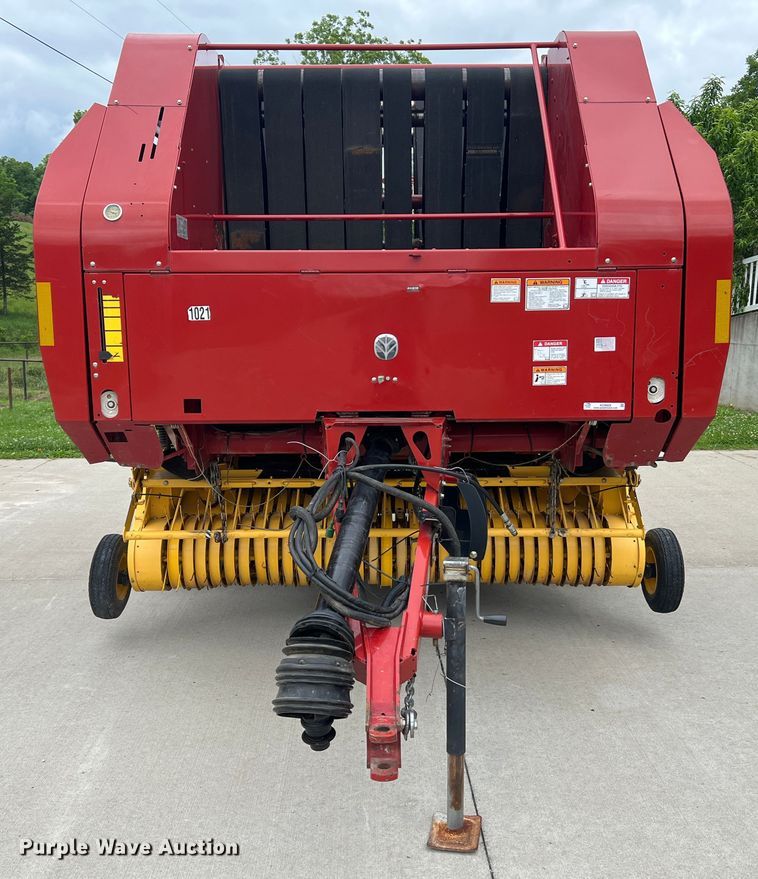 image for item KC9928 2012 New Holland BR7090  round baler