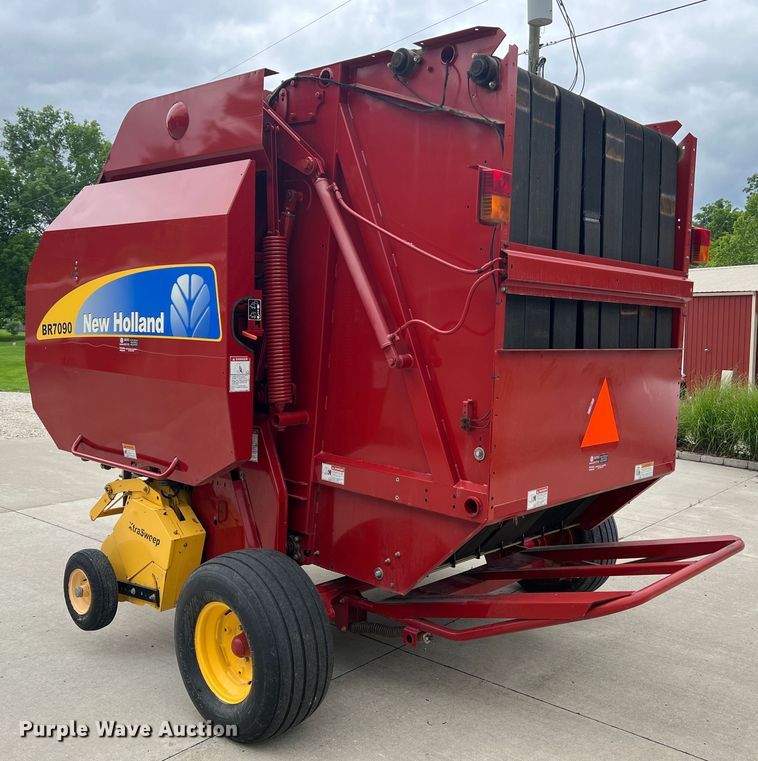 image for item KC9928 2012 New Holland BR7090  round baler