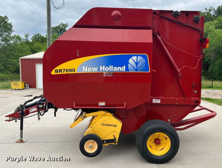 image for item KC9928 2012 New Holland BR7090  round baler