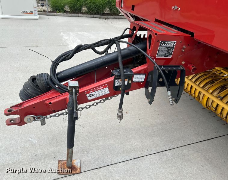 image for item KC9928 2012 New Holland BR7090  round baler