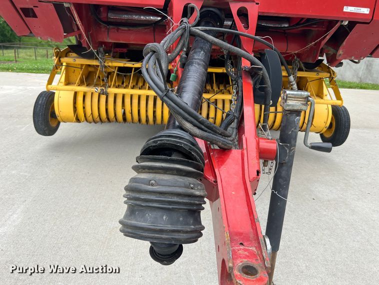 image for item KC9928 2012 New Holland BR7090  round baler