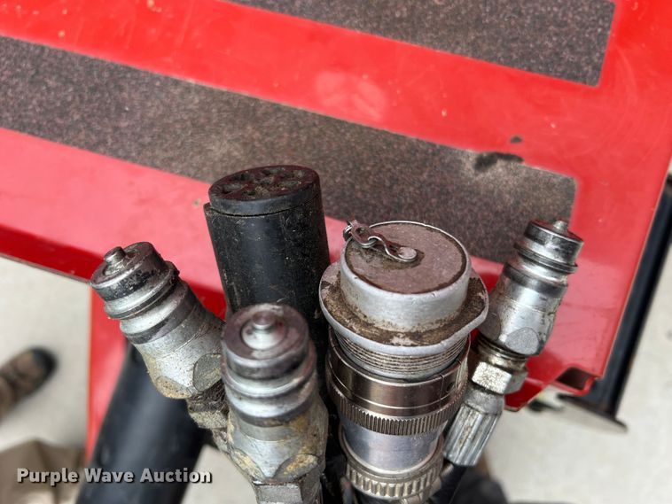 image for item KC9928 2012 New Holland BR7090  round baler