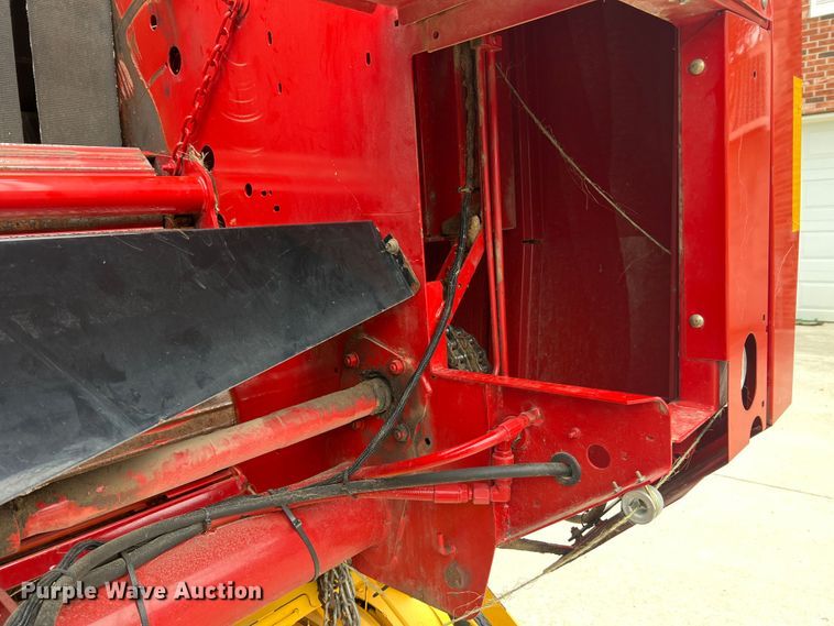 image for item KC9928 2012 New Holland BR7090  round baler