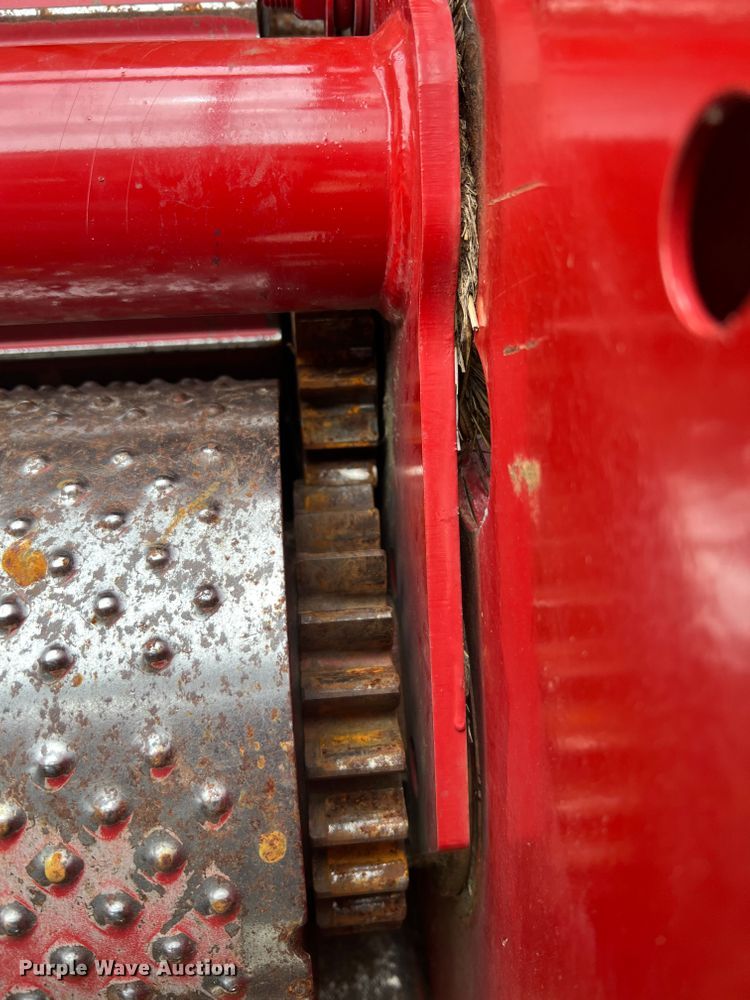 image for item KC9928 2012 New Holland BR7090  round baler