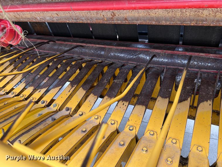 image for item KC9928 2012 New Holland BR7090  round baler