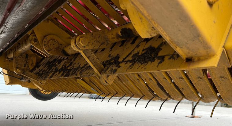 image for item KC9928 2012 New Holland BR7090  round baler