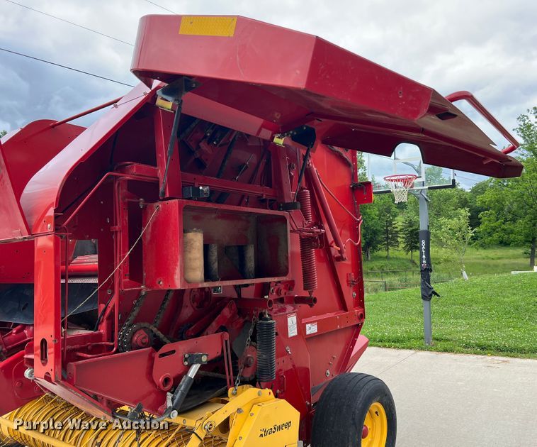 image for item KC9928 2012 New Holland BR7090  round baler