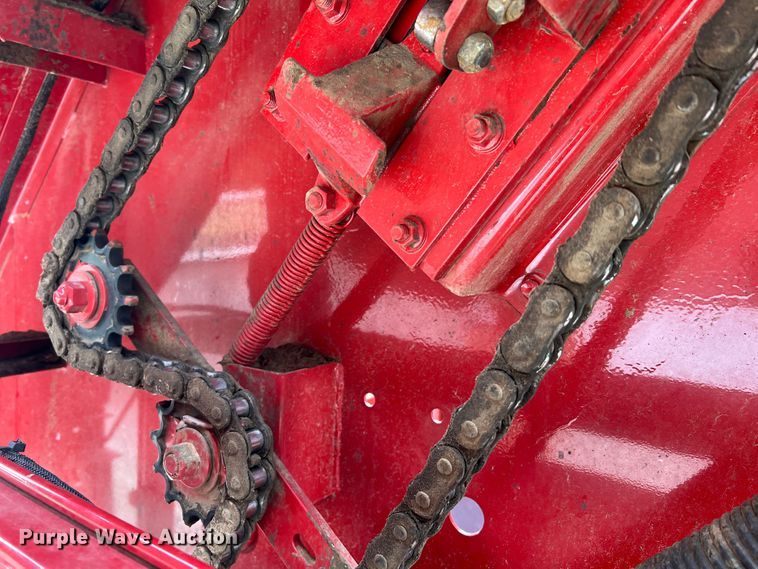 image for item KC9928 2012 New Holland BR7090  round baler