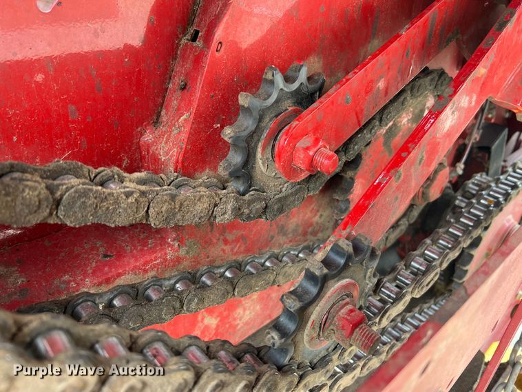 image for item KC9928 2012 New Holland BR7090  round baler